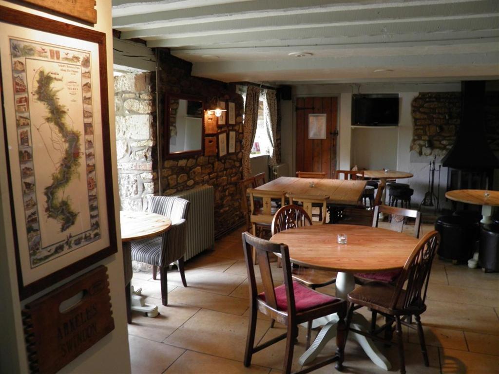 The Talbot Inn Eynsham Dış mekan fotoğraf